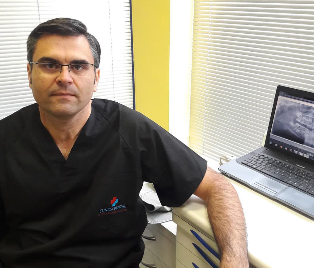 Atención personalizada en Clínica Dental Dr. Iván Regueira Castro