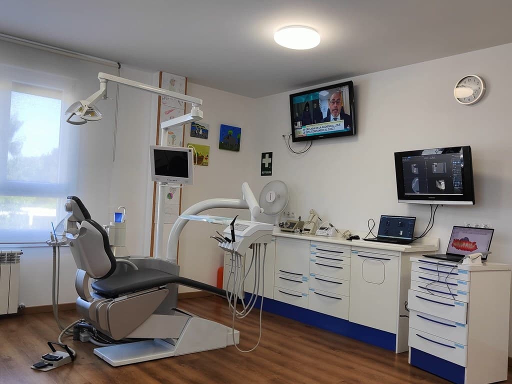 Gabinete de endodoncia en Clínica Dental Dr. Iván Regueira Castro (Ortigueira, Sigüeiro y Cariño)