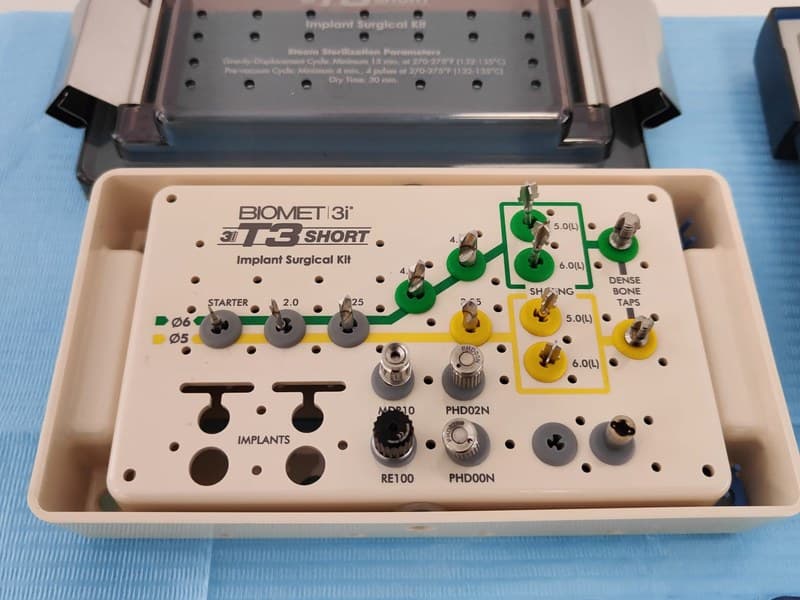 Kit quirúrgico de implantes dentales Biomet 3i utilizado en Ortigueira, Sigüeiro y Cariño