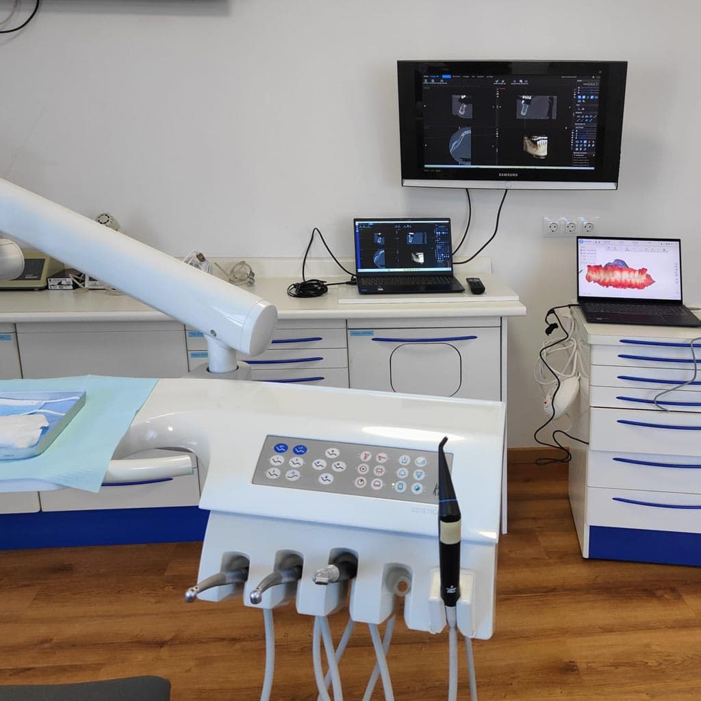 Consulta de implantología dental en Ortigueira, Sigüeiro y Cariño