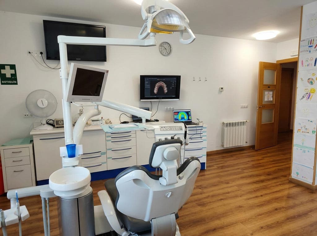 Gabinete de periodoncia en Clínica Dental Dr. Iván Regueira Castro (Ortigueira, Sigüeiro y Cariño)