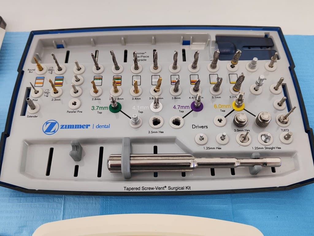 Tecnología Zimmer Biomet para implantes en Ortigueira, Sigüeiro y Cariño