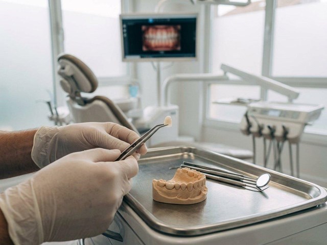 Recupere una sonrisa homogénea con carillas de cerámica en Ortigueira